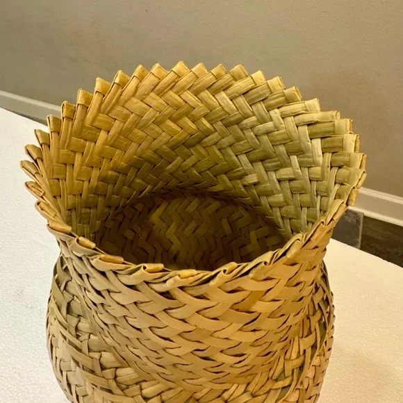 Handwoven Tarahumara Indian Natural Basket Vase 12” - Picture 4 of 8
